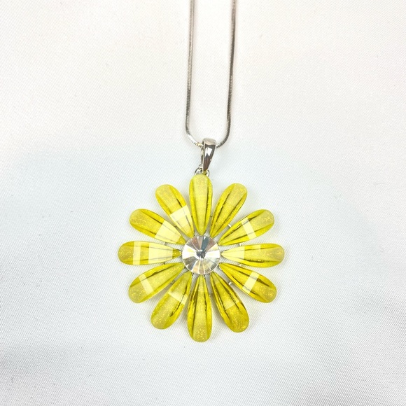 Bundle 3 for $40. Yellow daisy glass pendant - Picture 3 of 4
